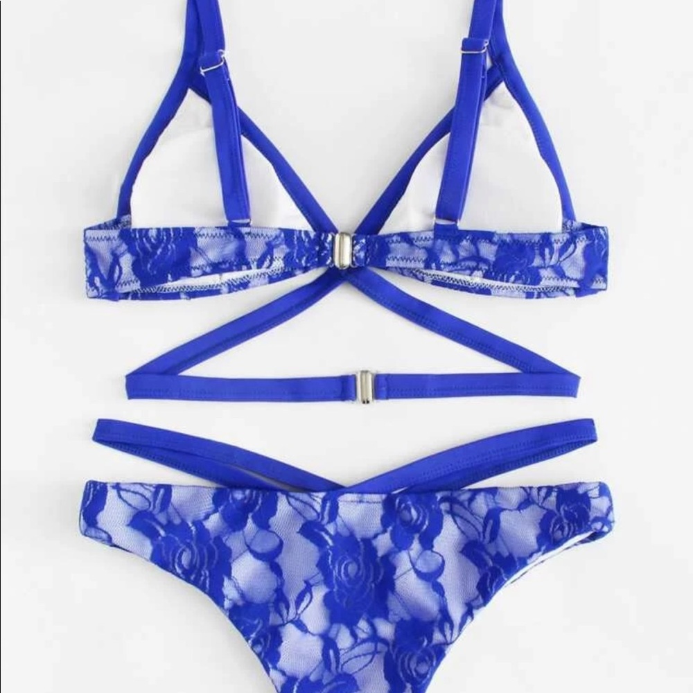 Medium Bikini Set - Picture 2 of 3